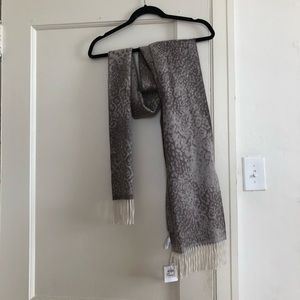 Cashmere scarf